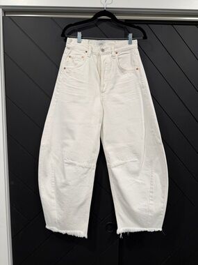 NWOT Citizens of Humanity
Horseshoe Frayed White Jeans 25